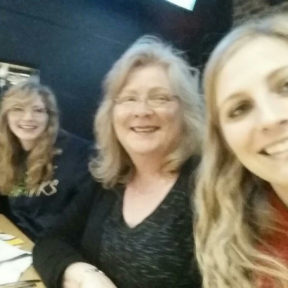 Meet your Posher, Laura - Picture 1 of 1